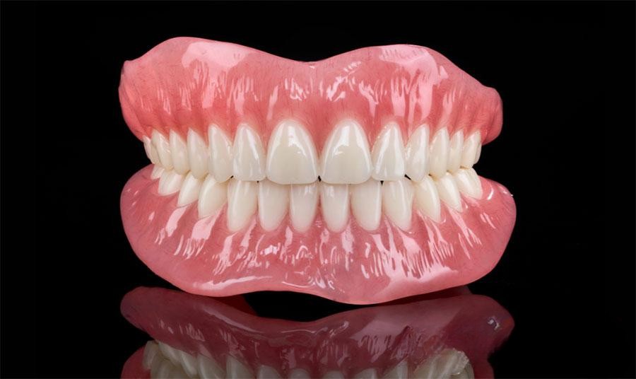 Акрилни зъбни протези изработени в Europe Smile Clinic